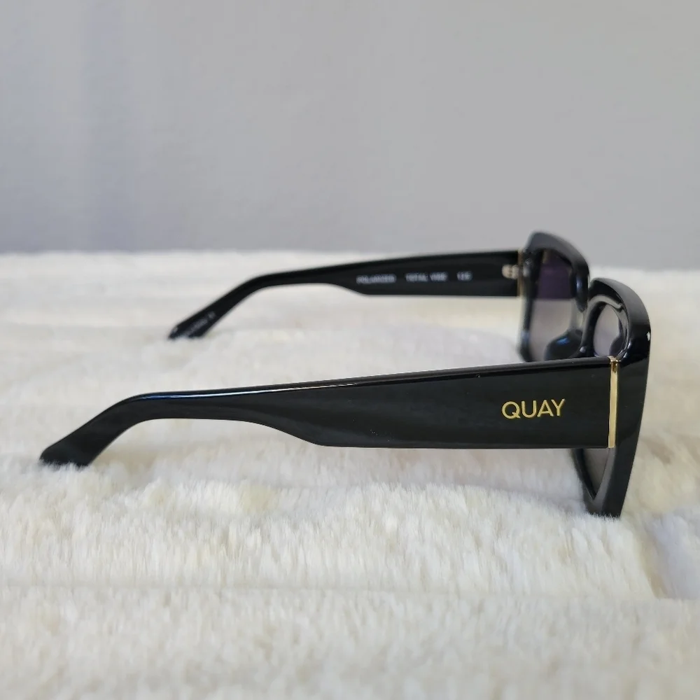 QUAY // ltd ed paris hilton collab oversized premium injection square sunglasses